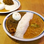 CURRY SHOP くじら - チキンとポークピンダルー