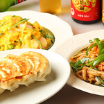 中国料理 北京 - 餃子、エビと玉子の塩味炒め、青椒肉絲