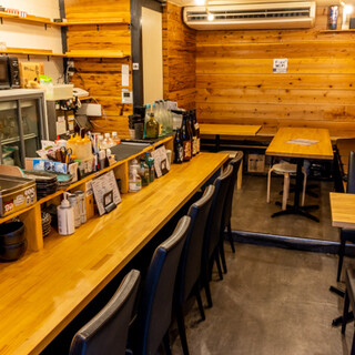 A cozy space filled with the warmth of wood ◆ Also available for reserved parties ◎