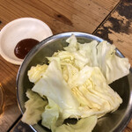 串屋横丁 - お通しキャベツ