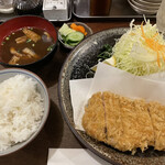 Tonkatsu Akari - ランチ定食　とろろ昆布と薄揚げとなめこのお味噌汁