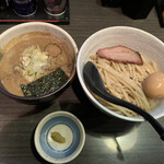 つけ麺 陽 - 料理写真:濃厚つけ麺(並)￥880  味玉￥100