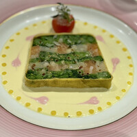 モナリザ 恵比寿店 - 前菜：菜の花・サーモンマリネ・帆立貝の春色テリーヌ
                    　　　日向夏のソースと共に