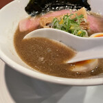 酒肴場 屯 - 深い煮干しの旨味ながら塩味は控えめで良い塩梅