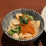 酒肴場 屯 - 【限定】桜鱒と筍の土鍋ご飯¥300