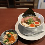 酒肴場 屯 - 濃醇煮干し蕎麦（味玉入り）¥950、【限定】桜鱒と筍の土鍋ご飯¥300