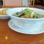 チャイナテーブル - たっぷり野菜海の幸塩味そばとミニチャーハン