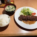 Suteki Tooru - サーロインステーキとご飯と味噌汁