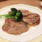 ピッコロヂヂ - 仔牛と生ハムのソテーワイン仕立て