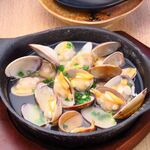 Steamed clams with sake / Grilled king king mushrooms with butter