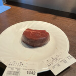 いきなりステーキ - 見た感じはちょっとな生ヒレ肉
