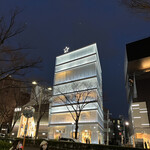 レストラン HUSHHUSH - 一際目立つDiorのビル