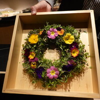 焼鳥 篠原 - サラダになる前の野菜と花