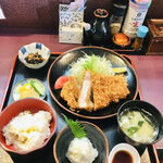 Tonkatsu Umenoya - 上ロースカツ定食　ごはん少なめ　byまみこまみこ