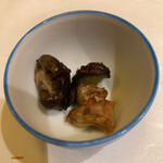 赤坂 詠月 - アワビの肝（私仕様にポン酢の漬け焼きです）