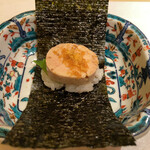 赤坂 詠月 - 煎りからすみの手巻き寿司（余市のあん肝といくらの海苔巻き）