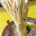 ポンポン亭 - ストレート気味 ややチャンポン麺っぽい？