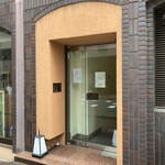 銀座うち山 - 外観（お店は地下1階です）