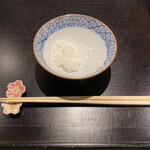 銀座うち山 - まずは少量をそのままお味見させてくれます