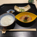 銀座うち山 - 最初はおかずとして鯛をいただきます