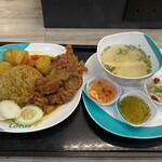 Tesco Lotus On nut Food Court - 