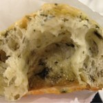 パン・オ・トラディショネル - ほうれん草チーズパン ¥242