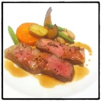 オーグードゥジュール メルヴェイユ 博多 - ランチのメイン：糸島雷山豚のローストわらの瞬間燻製そのエキスのソース
                