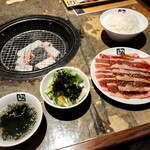 牛角 - 牛バラとろカルビ定食980円