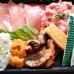 つかさ屋 - 海鮮丼その１　ウニ、穴子、エンガワ、卵焼き、びんちょう、ネギトロ