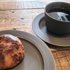 ARCHIVE COFFEE ROASTERS - 本日の珈琲【コロンビア】(税込500円)
香りは豊かでしたが個人的には酸味が強いかな 
チョコスコーン【PAIN Cloche特注】(税込300円)
スコーン自体は甘さ控えめ温めてあるので少し軟らかい