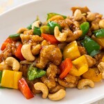 Stir-fried chicken and cashew nuts