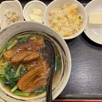 中華料理華龍 - 角煮ラーメンのセット