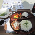 キタカイカフェ&バー - 料理写真:さっぱりハンバーグプレートとアイスコーヒー