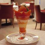 資生堂パーラー - 岐阜県 揖斐郡産“美濃娘”のプレミアムストロベリーパフェ