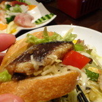 網元イタリアン - バケットに挟むとめちゃくちゃ美味しいです