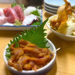Taishuusakababitoru - お刺身+イカの塩辛+ポテトサラダ
                        おつまみは軽めで