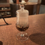 万 - 焙じ茶をウイスキーに瞬間抽出中