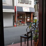 ラーメン 三亀 - 中から外