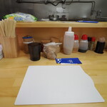 ラーメン 三亀 - 卓上