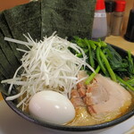 ラーメン 三亀 - 左面