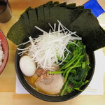 ラーメン 三亀 - 特三亀ラーメン＋白髪ネギ