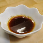 ラーメン 三亀 - ネギのタレ（ごま油？と醤油）