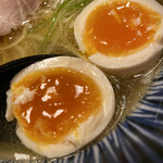 魚貝と中華そば ととやみち - 味玉