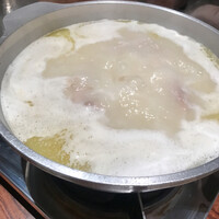 とり田 博多本店 - お鍋到着。火にかけていきます。