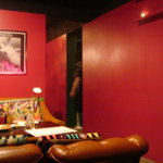 PARIYA - 真っ赤な部屋です