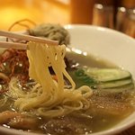 麺や 庄の - 梅と穴子の玄米茶で煎じた冷し潮らーめん（麺）