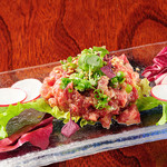 Bashunrou - 桜一品料理の定番、 桜ユッケ。新鮮な馬刺しをご堪能いただけます。 