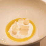 カンテサンス - ヤギのミルクババロアに百合根（スペシャリテ）