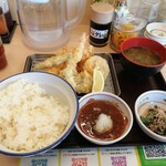 天丼・天ぷら本舗 さん天 - 揚げたてのてんぷらは美味しかった。