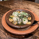 fica 403号室 - カキのアヒージョ 1200円
      ※カキ3粒入りで1000円のものを、4粒入りに変更していただきました。
      2023年3月8日